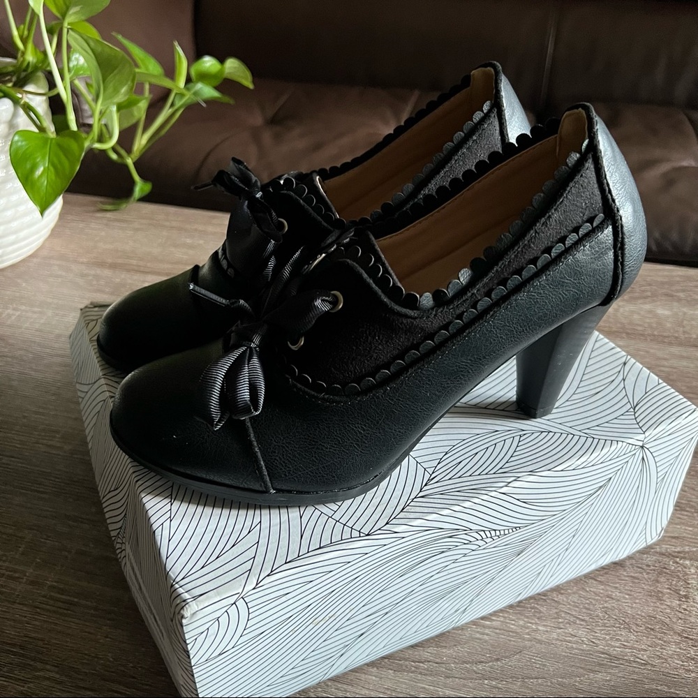 Chase & Chloe Women's Dora Oxford Heels, size 8